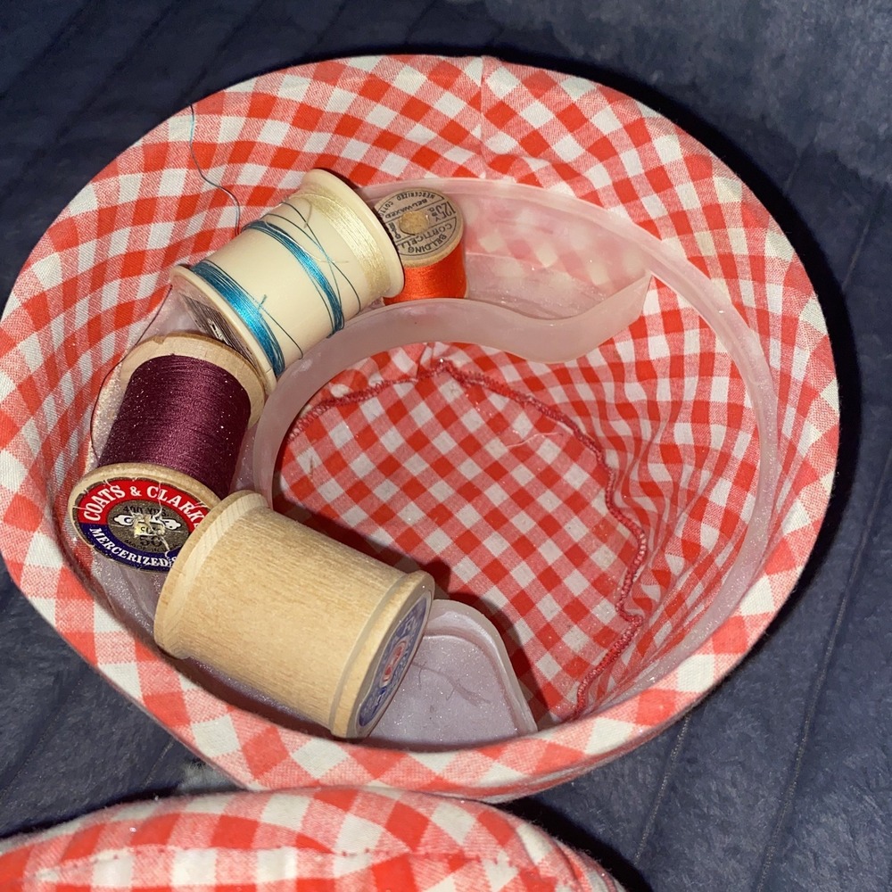 Vintage Sewing Basket Wood w/Fabric‎ & Pom Pom + Plastic Tray w/thread Inside - Picture 3 of 6